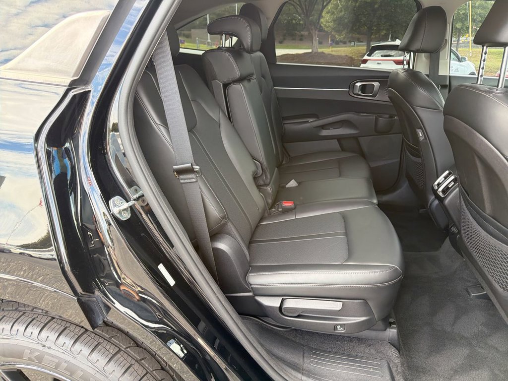Used 2022 Kia Sorento S FWD image 29