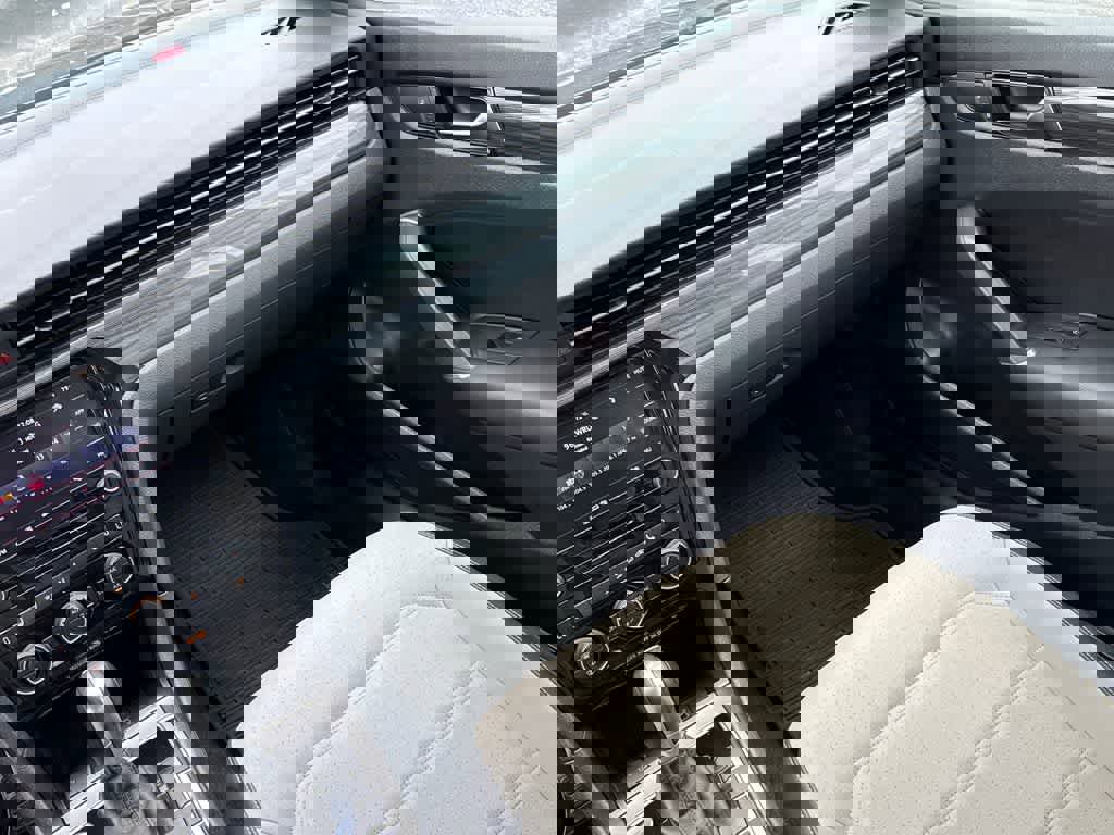 Used 2020 Volkswagen Passat 2.0T R-Line image 20