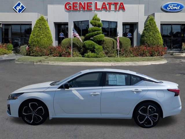 Used 2023 Nissan Altima 2.5 SR w/ SR Premium Package AWD/4WD image 13