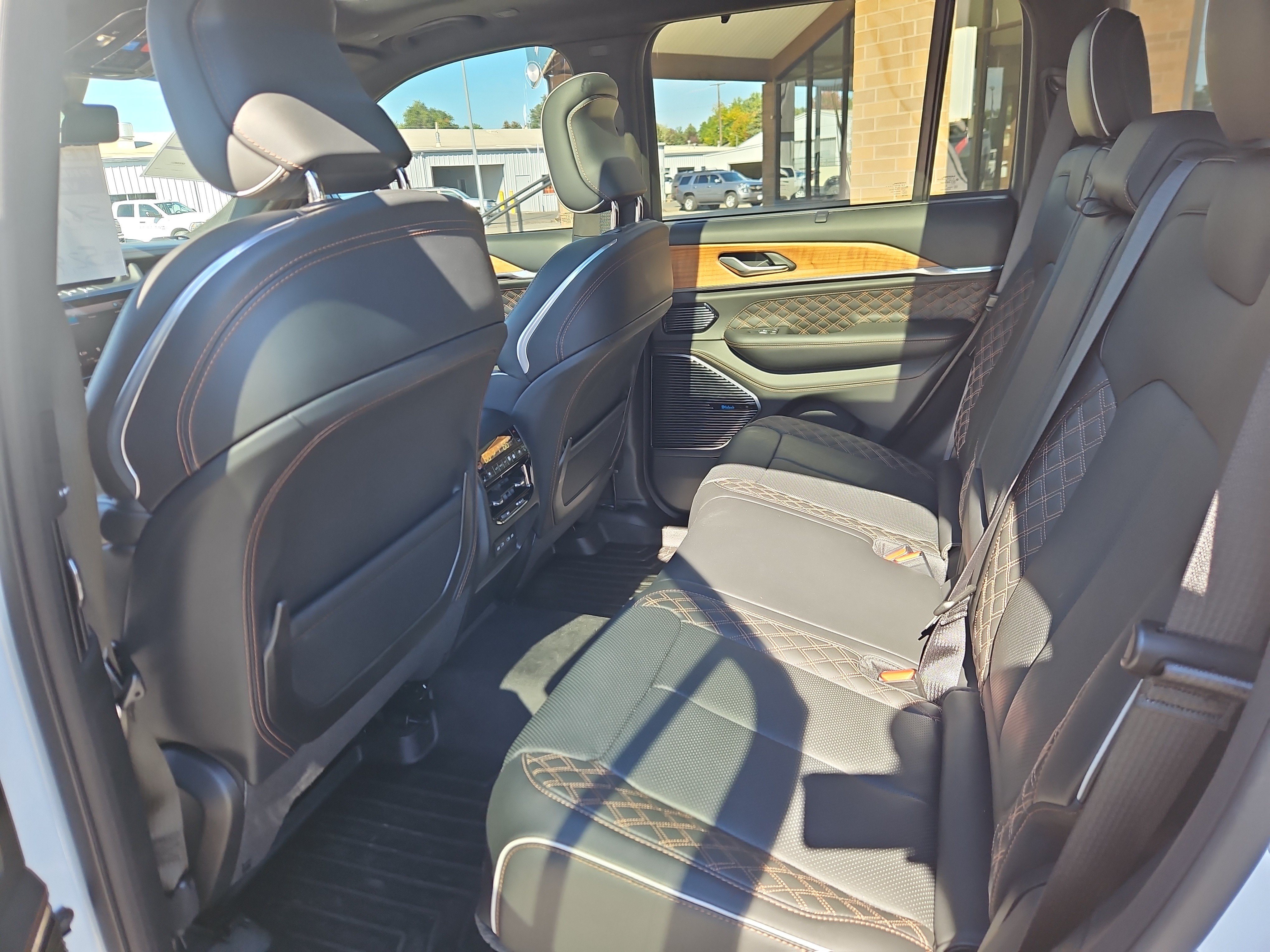 Used 2026 Jeep Grand Cherokee Summit w/ Obsidian Package AWD/4WD image 11