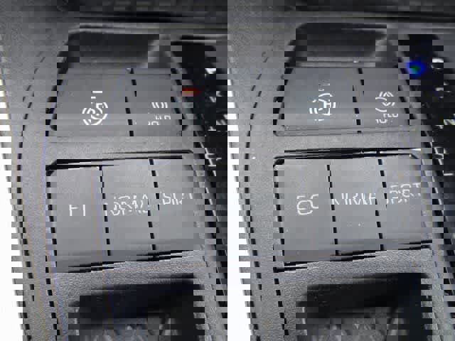 Used 2023 Toyota RAV4 XLE Premium image 32