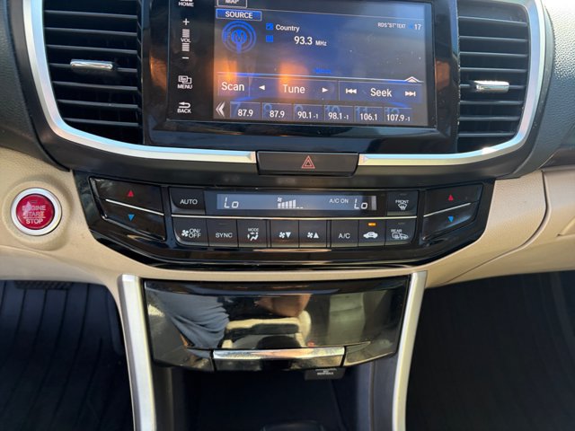 Used 2017 Honda Accord Touring image 12