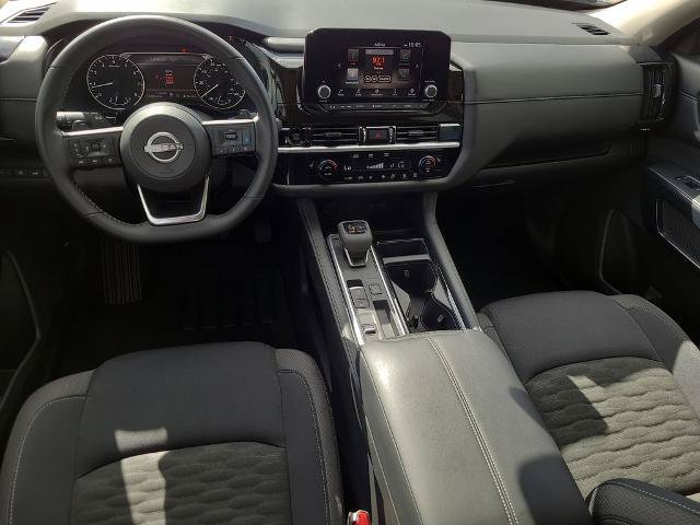 Used 2025 Nissan Pathfinder SV FWD image 18