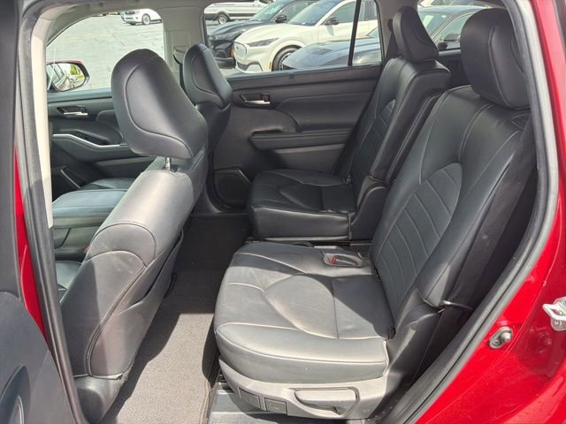 Used 2023 Toyota Highlander XLE FWD image 20