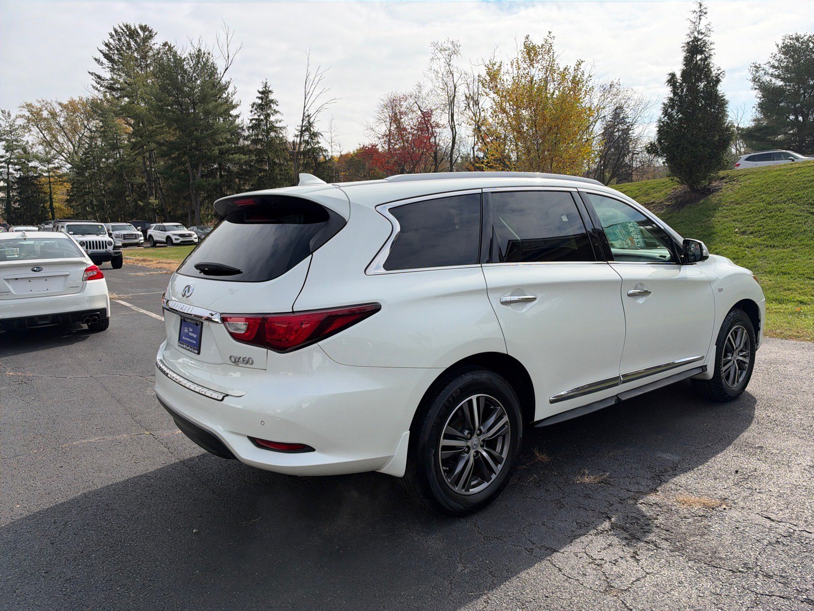 Used 2017 INFINITI QX60 Luxe w/ Premium Plus Package AWD/4WD image 17
