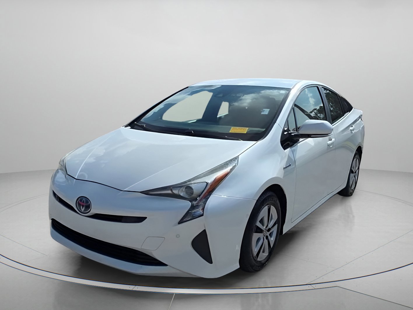 Used 2017 Toyota Prius Four image 3