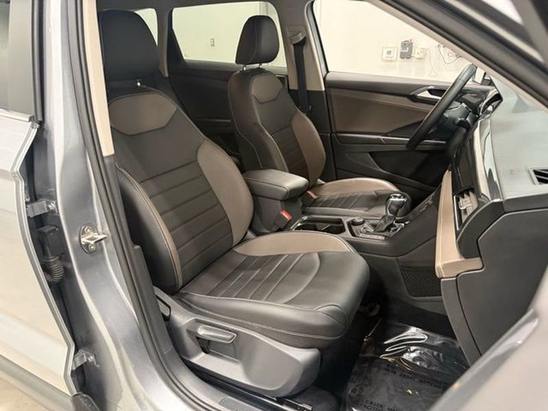 Used 2022 Volkswagen Taos SEL image 36