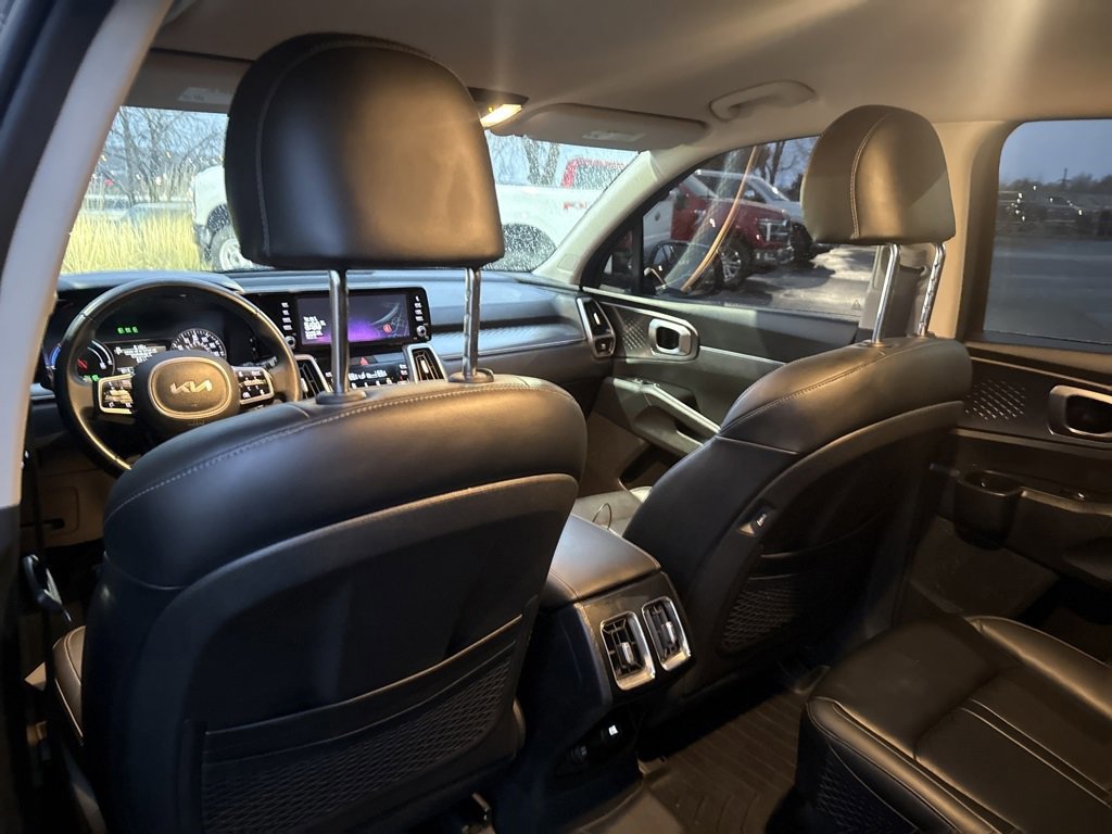 Used 2023 Kia Sorento EX image 25