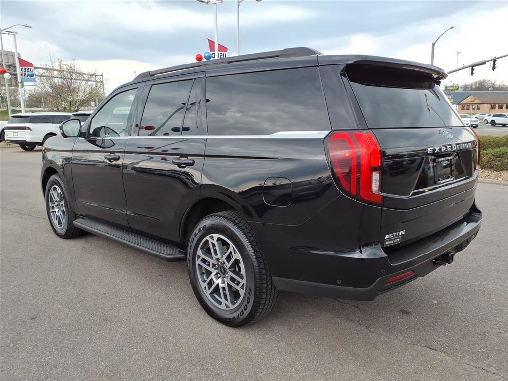 Certified 2025 Ford Expedition Active AWD/4WD image 3