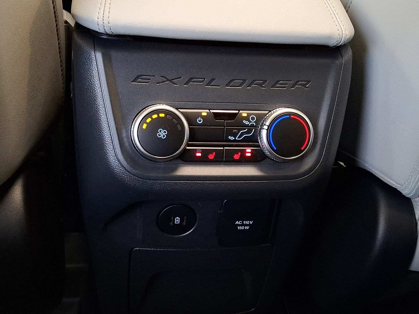 Certified 2025 Ford Explorer Platinum w/ Ultimate Package AWD/4WD image 15