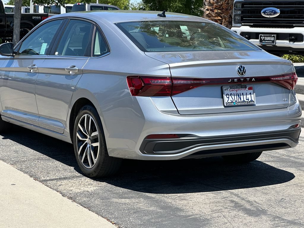 Used 2025 Volkswagen Jetta SE w/ Sunroof Package FWD image 5