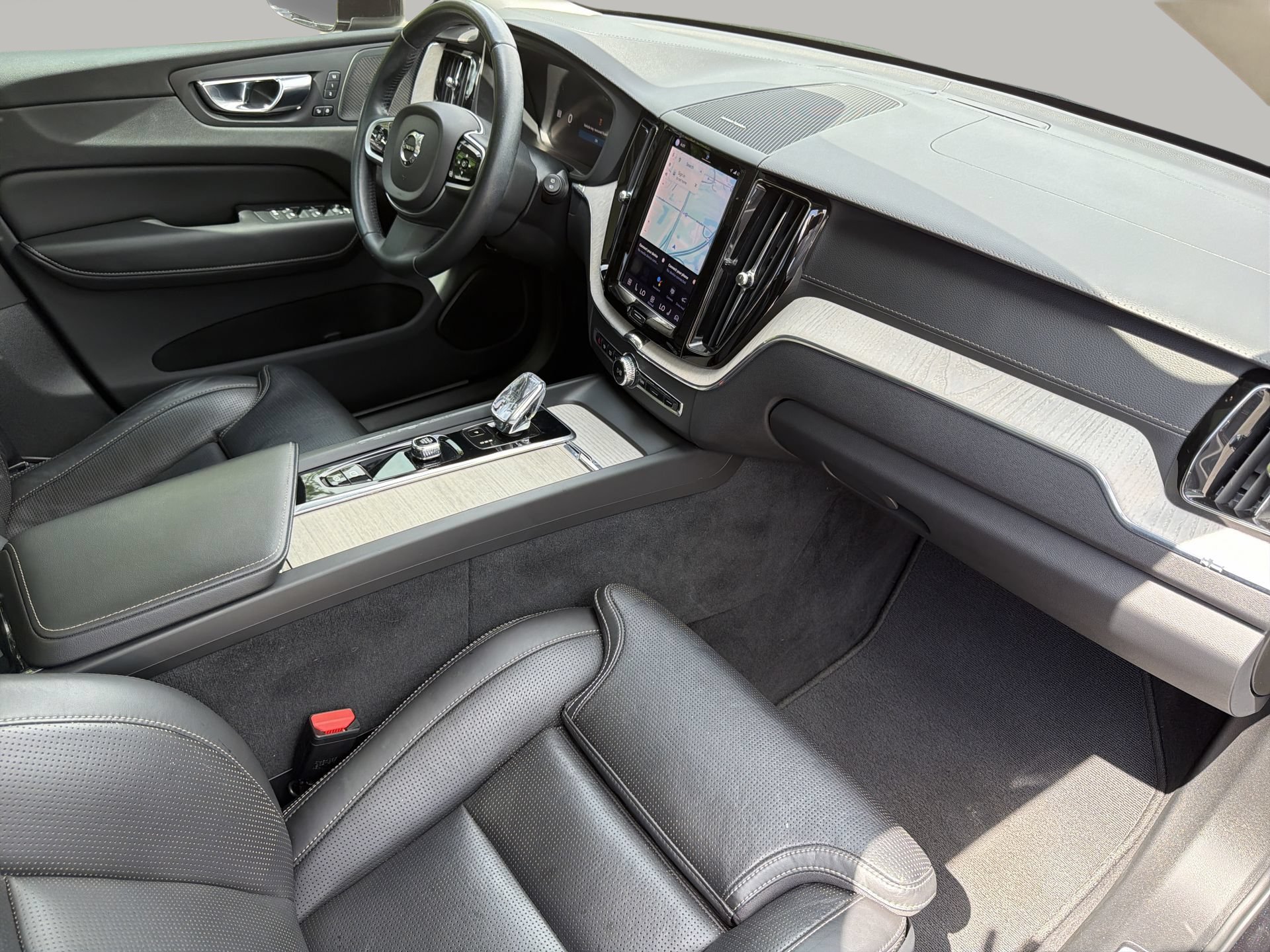 Used 2022 Volvo XC60 B5 Inscription w/ Protection Package Premier FWD image 46