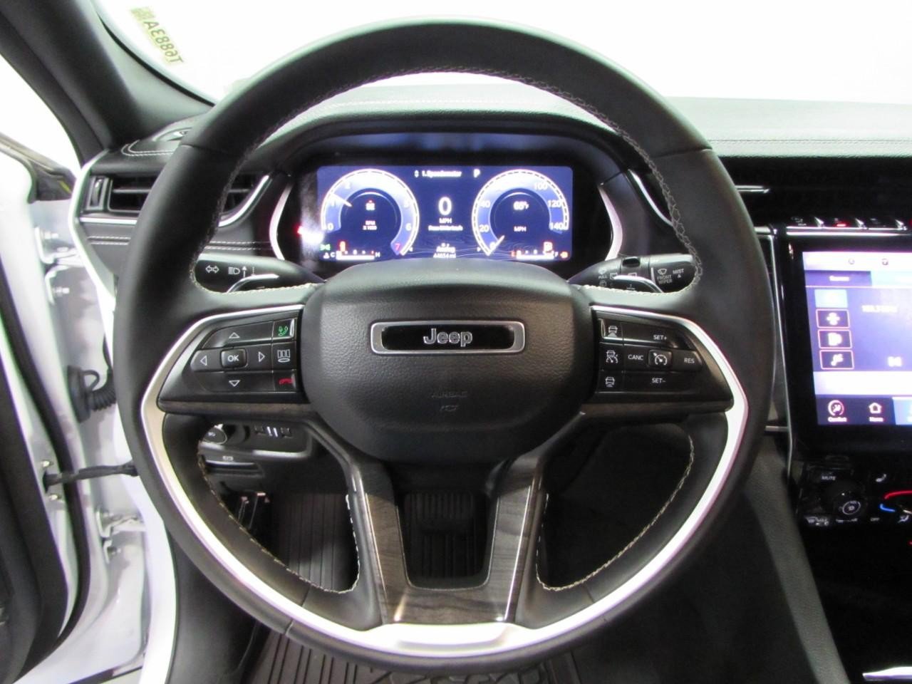 Used 2024 Jeep Grand Cherokee Limited w/ Black Appearance Package AWD/4WD image 24
