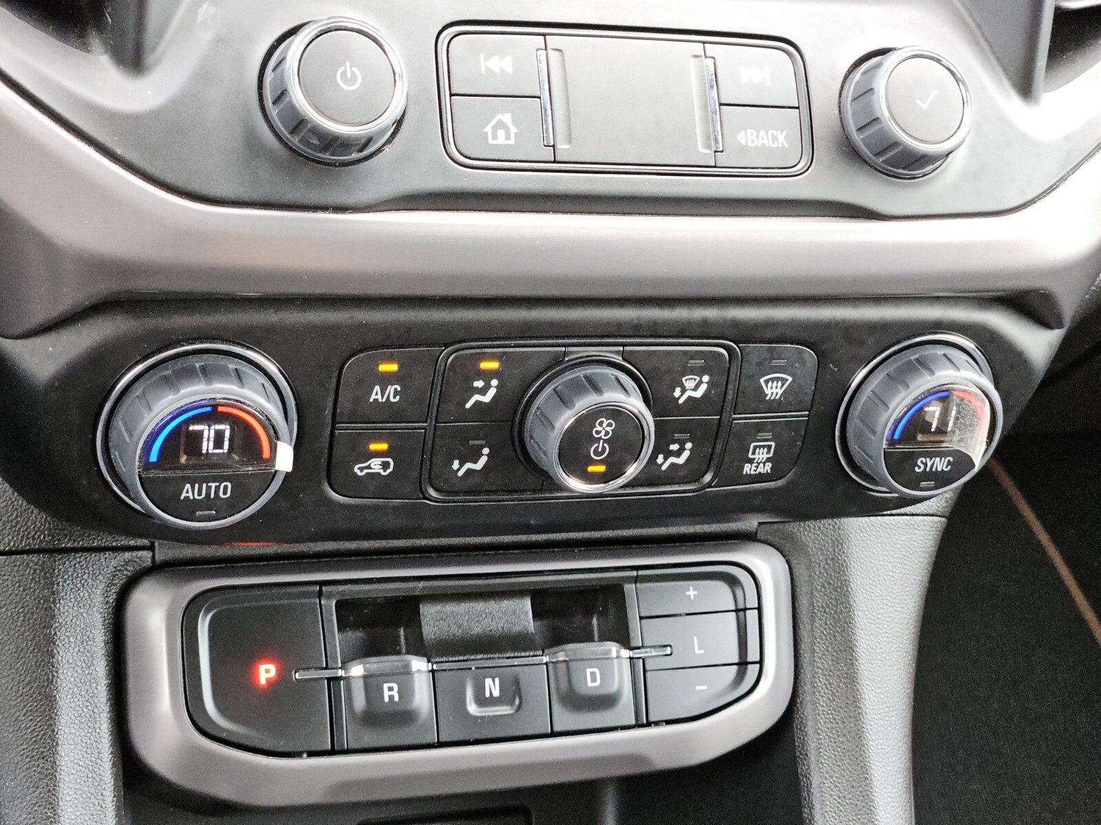 Used 2023 GMC Acadia AT4 w/ Technology Package image 23