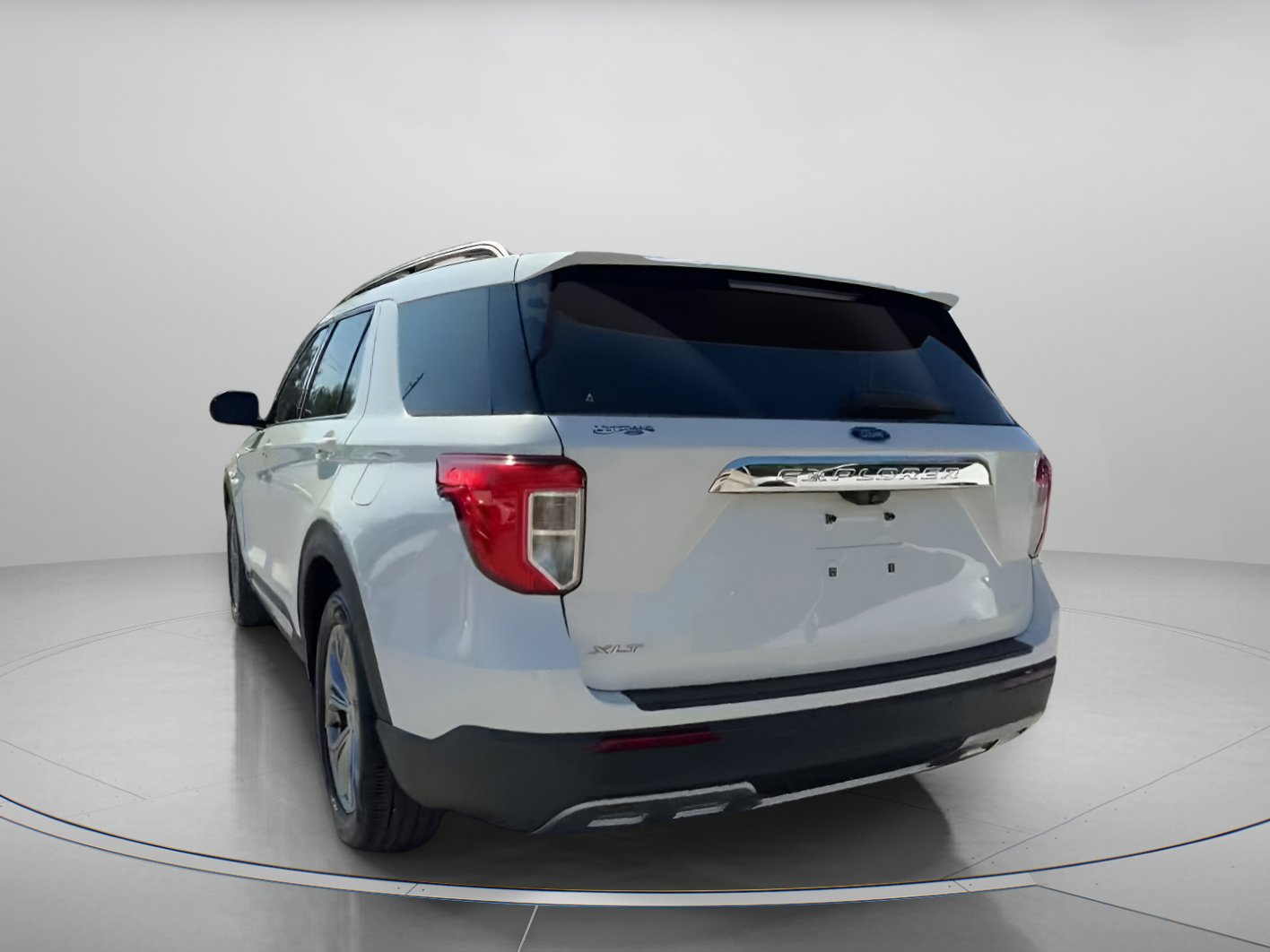 Certified 2022 Ford Explorer XLT w/ Equipment Group 202A image 21