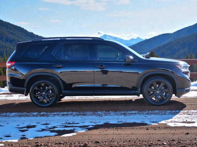 Used 2025 Honda Pilot Black Edition image 2