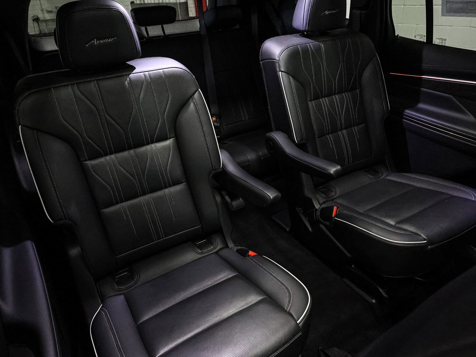 Used 2025 Buick Enclave Avenir w/ Trailering Package, 5000 lbs. AWD/4WD image 24