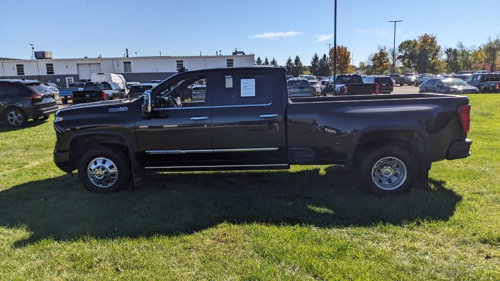 Used 2025 Chevrolet Silverado 3500 High Country w/ High Country Premium Package AWD/4WD image 6