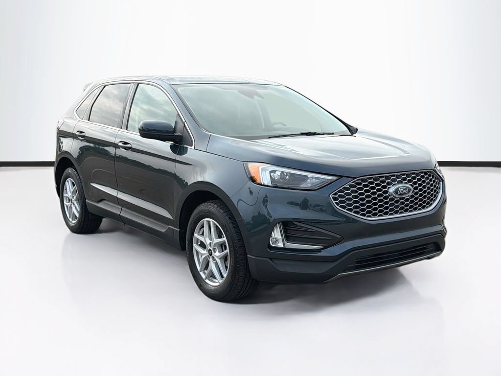 Certified 2024 Ford Edge SEL w/ Convenience Package AWD/4WD image 3