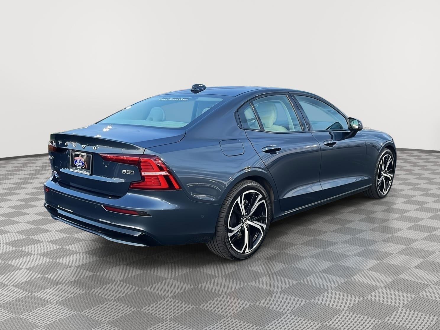 Used 2025 Volvo S60 B5 Plus w/ Climate Package AWD/4WD image 5