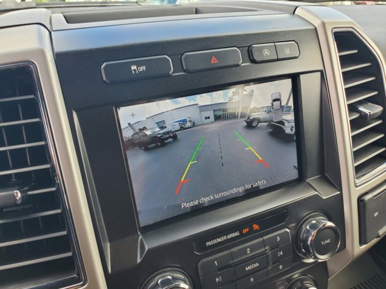 Certified 2020 Ford F150 Lariat image 24