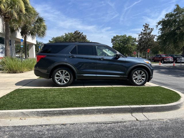 Certified 2023 Ford Explorer XLT w/ Equipment Group 202A RWD image 3