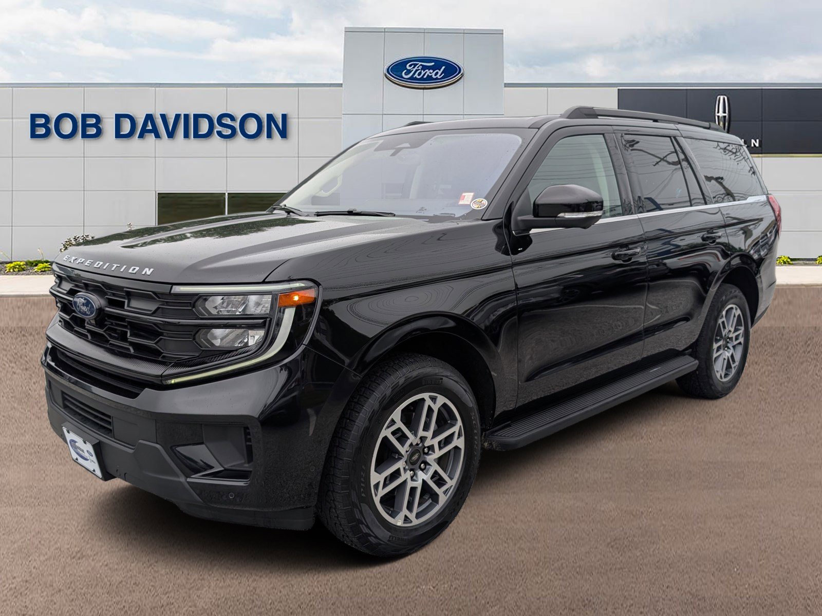 Certified 2025 Ford Expedition Active AWD/4WD image 1