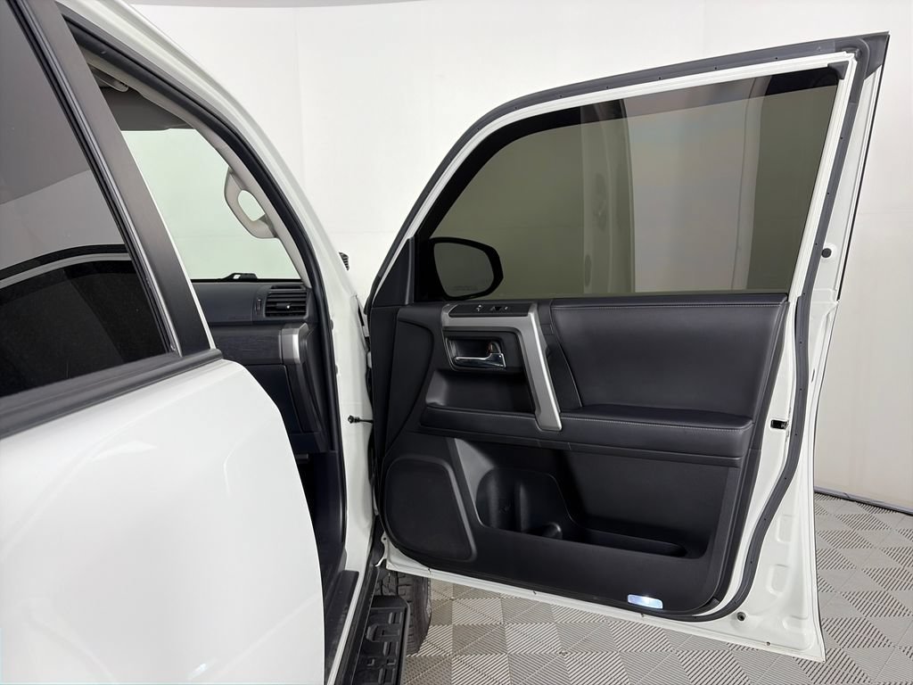 Used 2020 Toyota 4Runner 4WD image 29