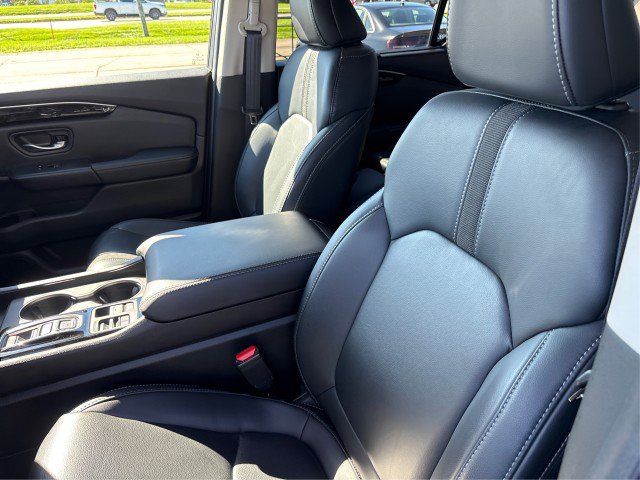 Used 2025 Honda Pilot EX-L image 9