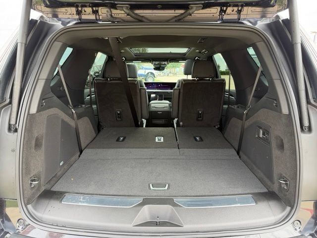 Used 2026 Cadillac Escalade Sport w/ Touring Package AWD/4WD image 8