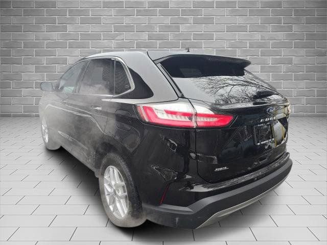 Certified 2022 Ford Edge SEL w/ Convenience Package image 2