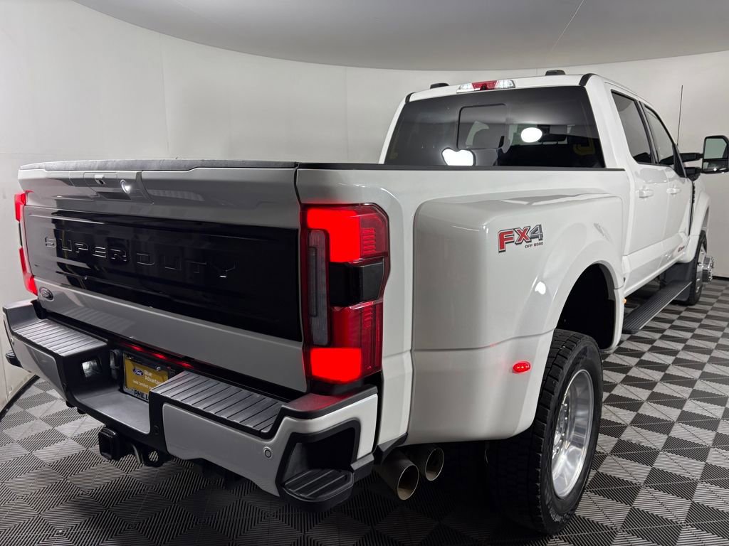 Certified 2025 Ford F450 Platinum w/ FX4 Off-Road Package image 5