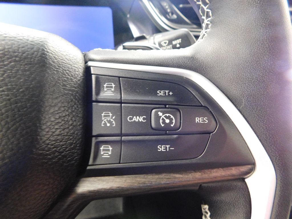 Used 2024 Jeep Grand Cherokee Limited w/ Black Appearance Package AWD/4WD image 23