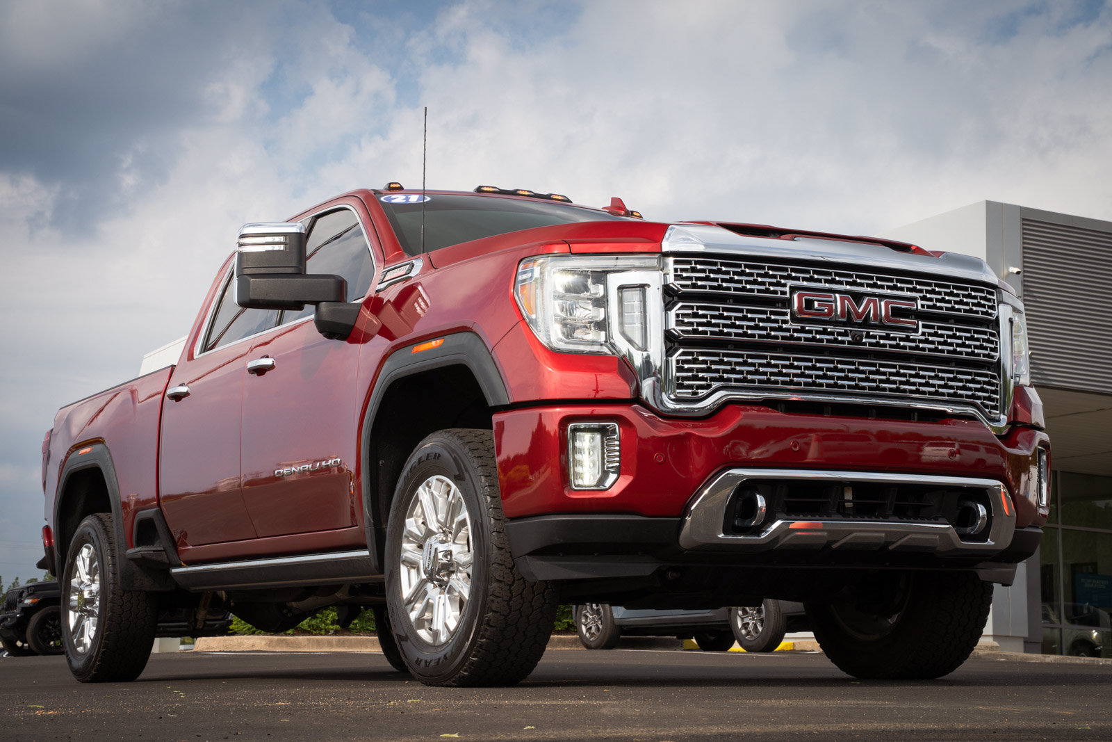 Used 2021 GMC Sierra 2500 Denali w/ Denali Ultimate Package AWD/4WD image 2