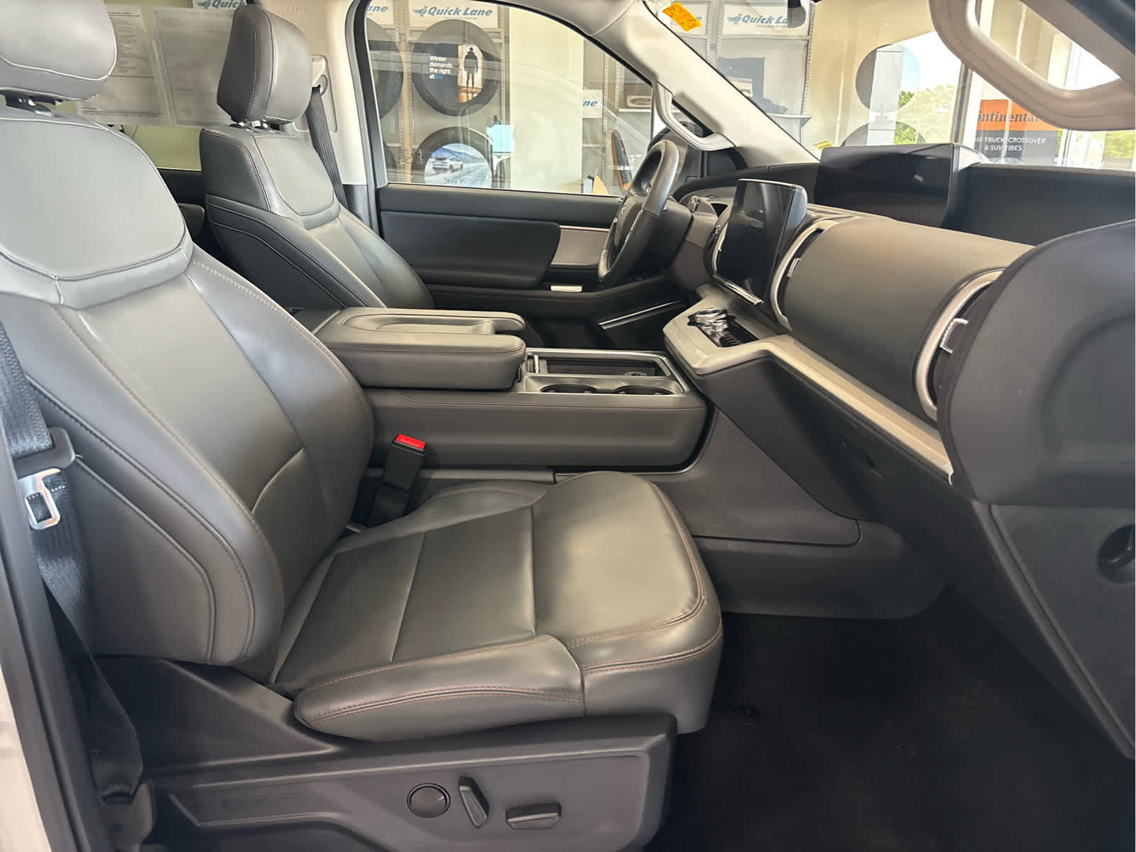 Certified 2025 Ford Expedition Active AWD/4WD image 37