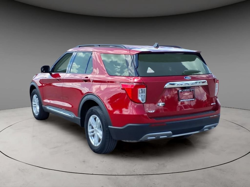 Certified 2024 Ford Explorer XLT w/ Equipment Group 202A AWD/4WD image 3
