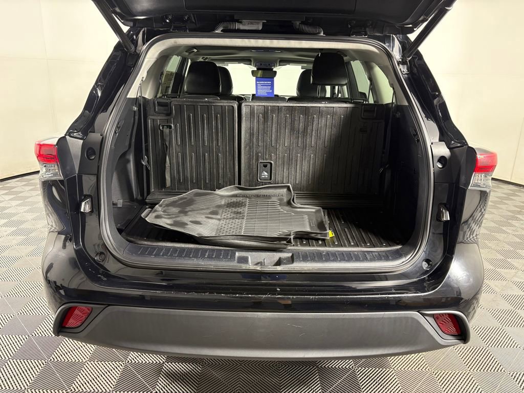 Used 2021 Toyota Highlander XLE image 34