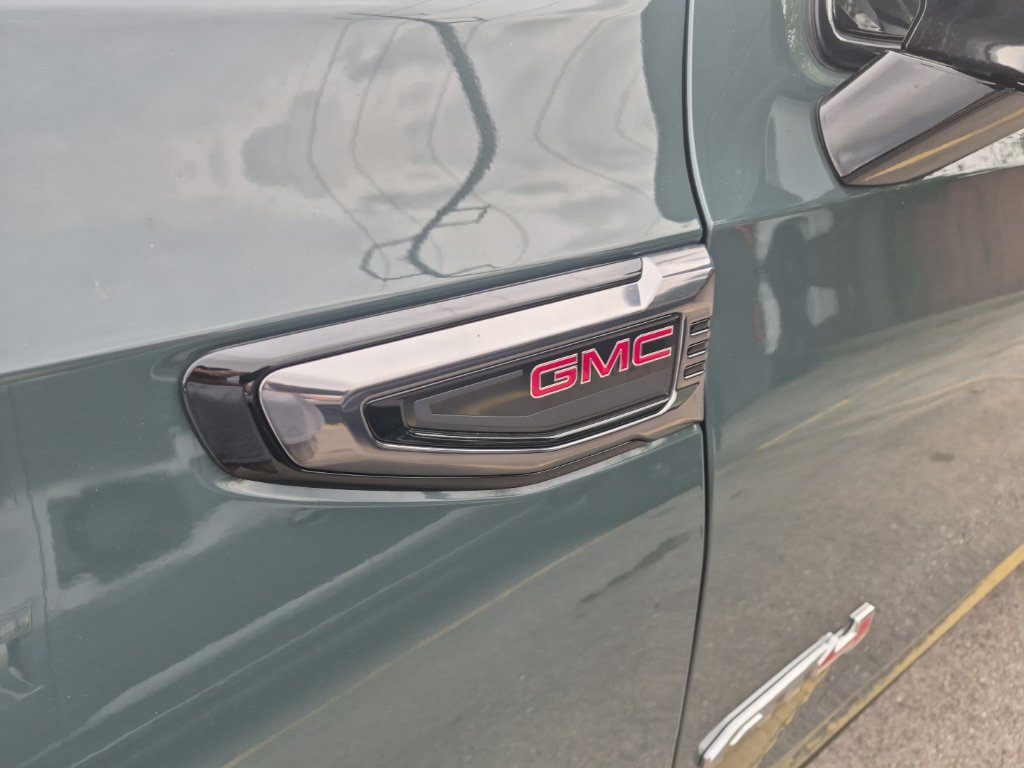 Used 2026 GMC Yukon AT4 w/ AT4 Premium Package AWD/4WD image 9