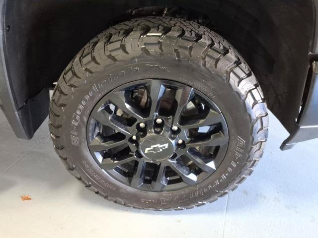 Used 2025 Chevrolet Silverado 2500 LT w/ Trail Boss Package AWD/4WD image 9