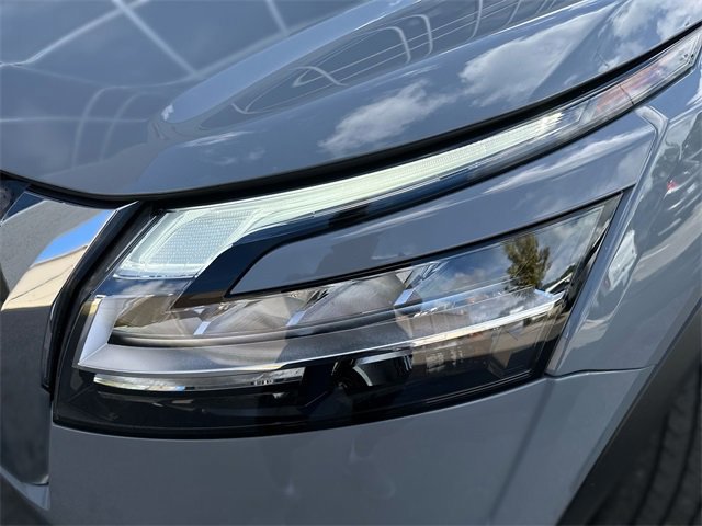 Used 2023 Nissan Pathfinder Platinum w/ Cargo Package image 9