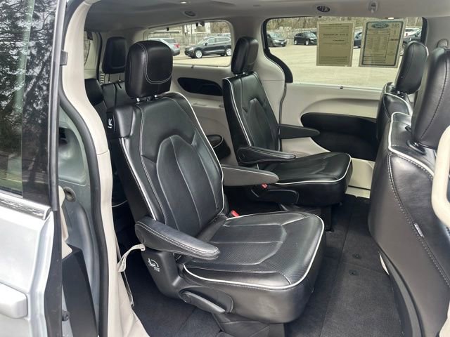 Used 2023 Chrysler Pacifica Limited image 19