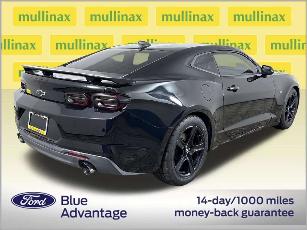 Used 2019 Chevrolet Camaro LT RWD image 4