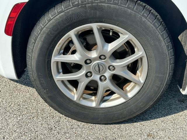 Used 2024 Chrysler Pacifica Touring-L FWD image 7