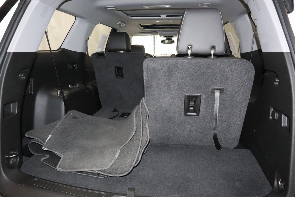 Used 2023 GMC Acadia SLT w/ Preferred Package image 17