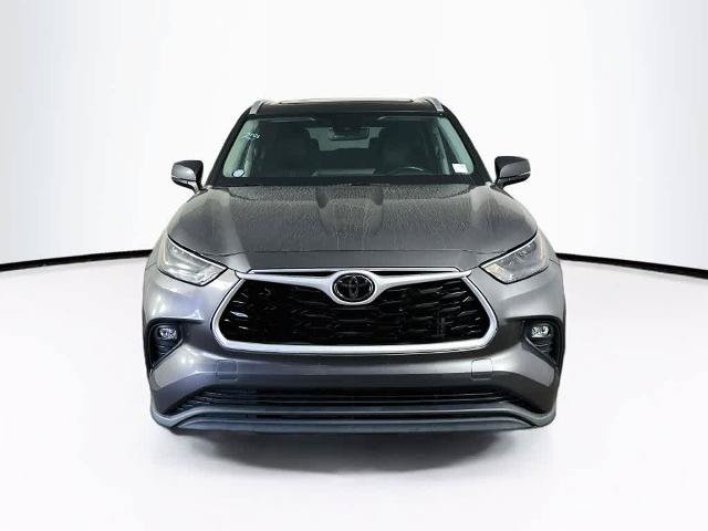 Used 2023 Toyota Highlander XLE FWD image 6
