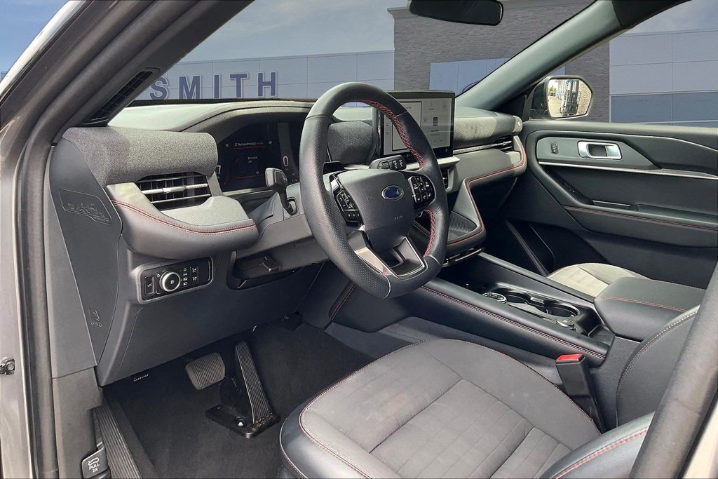 Certified 2025 Ford Explorer ST-Line AWD/4WD image 17