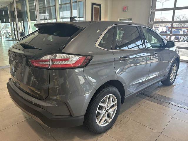Certified 2024 Ford Edge SEL w/ Convenience Package AWD/4WD image 3