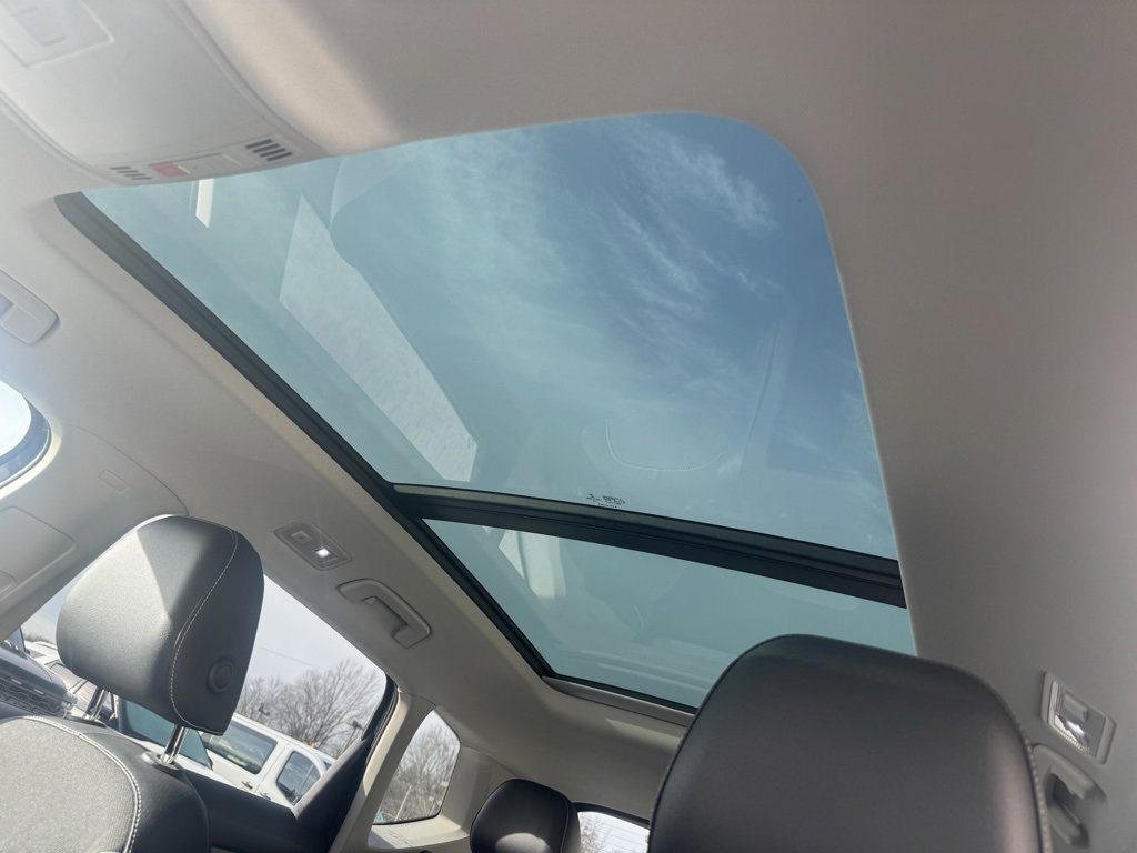 Used 2023 Volkswagen Taos SE w/ Panoramic Sunroof Package image 16