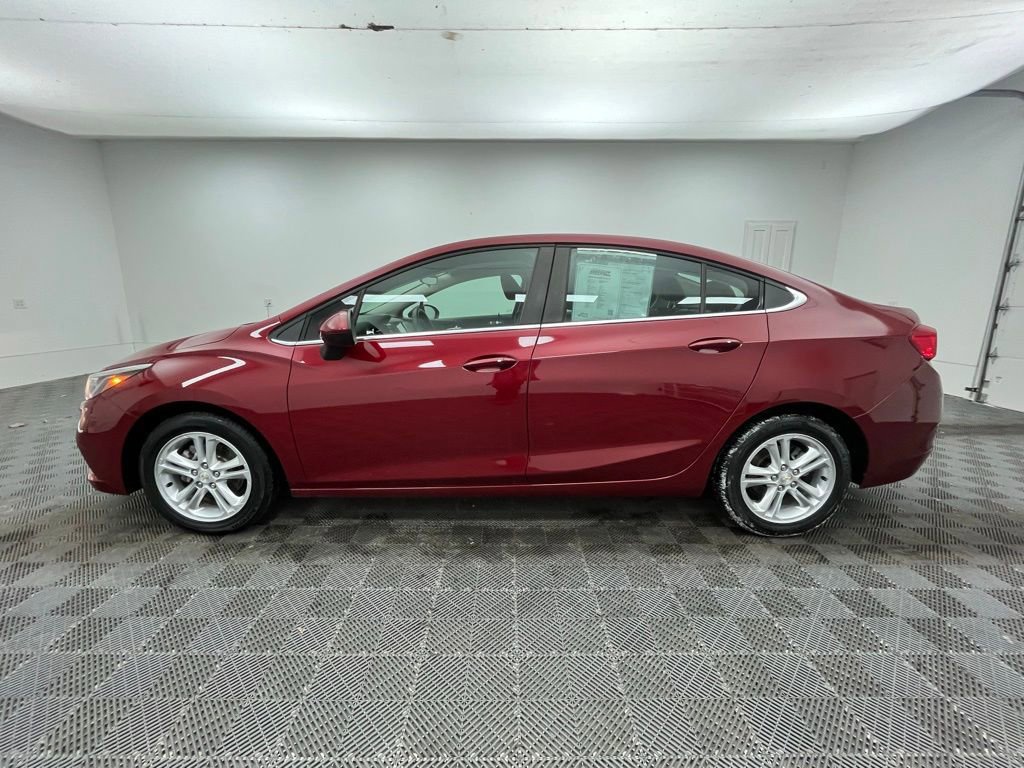 Used 2018 Chevrolet Cruze LT w/ Convenience Package image 7