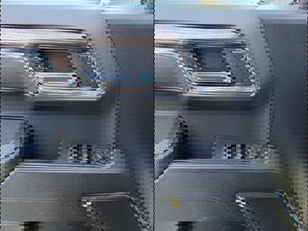 Used 2023 Chevrolet Silverado 1500 LT image 14